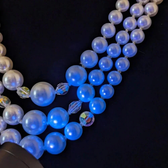 Vintage 3-Strand Lucite Pearl Necklace - Picture 4 of 7